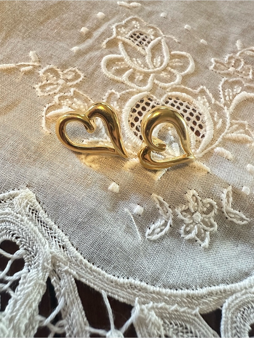 Vintage Gold Tone Open Heart Earrings Abstract Doodle Heart